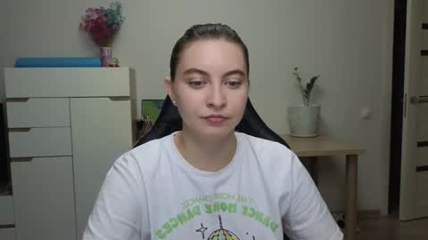 Snapshot of alice_________________________ chatting on 12.16.25 Alice online show from 12.16.25