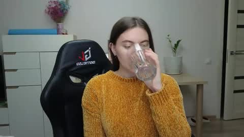 Snapshot of alice_________________________ chatting on 12.17.25 Alice online show from 12.17.25