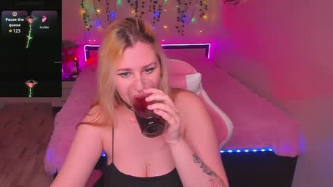 Snapshot of alice___miss chatting on 12.12.24 Alice Miss online show from 12.12.24
