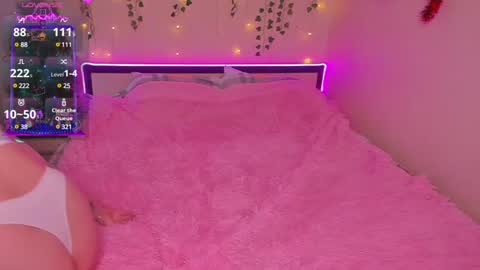 Snapshot of alice___miss chatting on 12.21.24 Alice Miss online show from 12.21.24