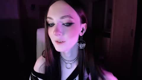 Snapshot of alice__aris chatting on 09.13.25 Alice Aris online show from 09.13.25