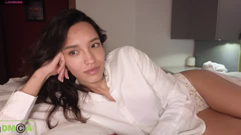 Snapshot of alice_bane chatting on 01.04.25 A R Y A T I A online show from 01.04.25