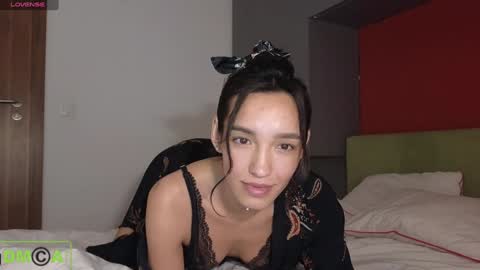 Snapshot of alice_bane chatting on 01.05.25 A R Y A T I A online show from 01.05.25