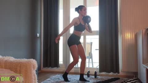 Snapshot of alice_bane chatting on 01.06.25 A R Y A T I A online show from 01.06.25