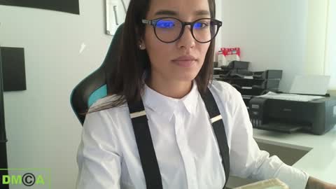 Snapshot of alice_bane chatting on 01.06.25 A R Y A T I A online show from 01.06.25