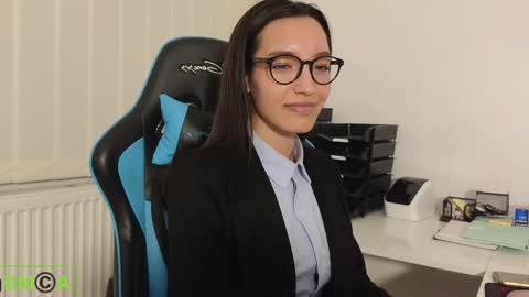 Snapshot of alice_bane chatting on 02.23.25 A R Y A T I A online show from 02.23.25