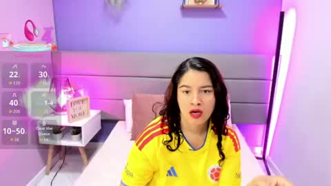 alice_brookss_ online show from 07.04.26