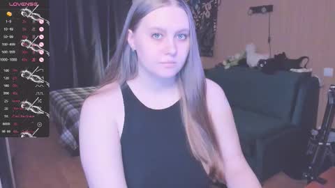 Snapshot of alice_dreamgirl_ chatting on 10.17.25 Alice 3 online show from 10.17.25