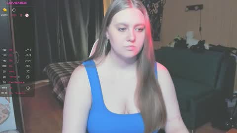 Snapshot of alice_dreamgirl_ chatting on 10.21.25 Alice 3 online show from 10.21.25