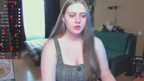 Snapshot of alice_dreamgirl_ chatting on 11.04.25 Alice 3 online show from 11.04.25