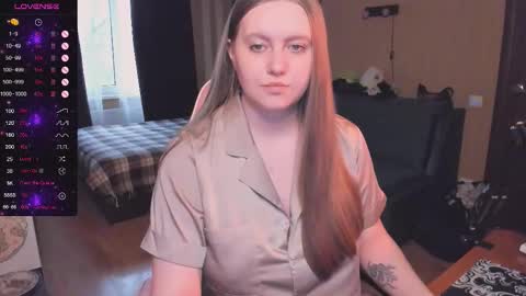 Snapshot of alice_dreamgirl_ chatting on 11.11.25 Alice 3 online show from 11.11.25