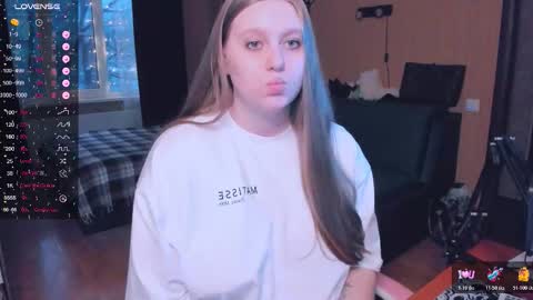 Snapshot of alice_dreamgirl_ chatting on 11.28.25 Alice 3 online show from 11.28.25