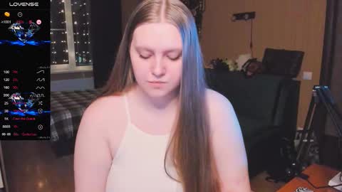 Snapshot of alice_dreamgirl_ chatting on 12.04.25 Alice 3 online show from 12.04.25