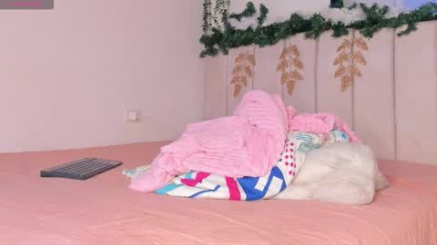 Snapshot of alice_guzman1 chatting on 11.18.25 ALICE Alice guzman online show from 11.18.25