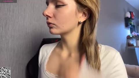 Snapshot of alice_hetfield chatting on 10.13.25 My name is Alice find out about me in the Fansly  online show from 10.13.25