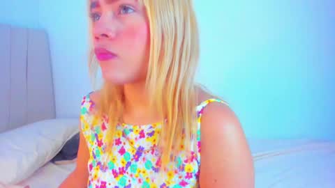 Snapshot of alice_lacroux chatting on 02.10.25 Alice online show from 02.10.25