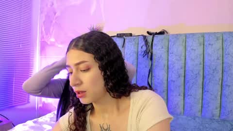 Snapshot of alice_martinez_ chatting on 12.27.24 alice and amber online show from 12.27.24
