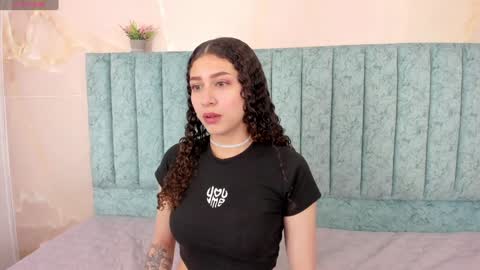 Snapshot of alice_martinez_ chatting on 01.21.25 alice and amber online show from 01.21.25