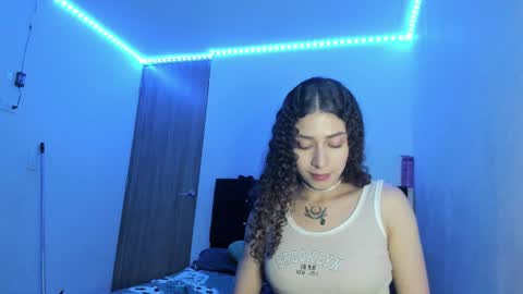 Snapshot of alice_martinez_ chatting on 02.19.25 alice and amber online show from 02.19.25