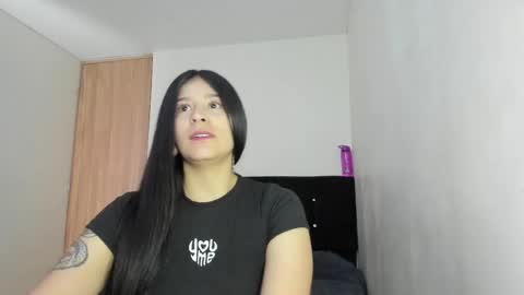 Snapshot of alice_martinez_ chatting on 03.04.25 alice and amber online show from 03.04.25