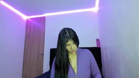 Snapshot of alice_martinez_ chatting on 03.07.25 alice and amber online show from 03.07.25