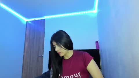 Snapshot of alice_martinez_ chatting on 03.11.25 alice and amber online show from 03.11.25