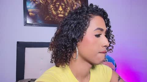 Snapshot of alice_massiel chatting on 12.21.24 online show from 12.21.24