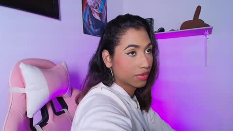 Snapshot of alice_massiel chatting on 01.03.25 online show from 01.03.25