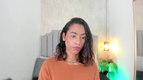 Snapshot of alice_massiel chatting on 02.01.25 online show from 02.01.25