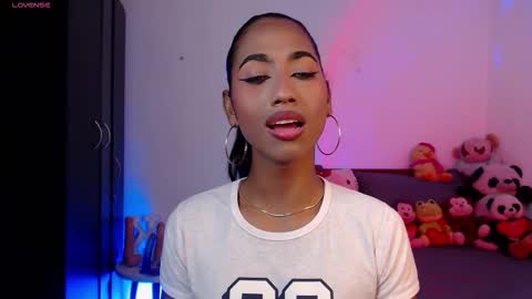 Snapshot of alice_massiel chatting on 11.24.25 online show from 11.24.25