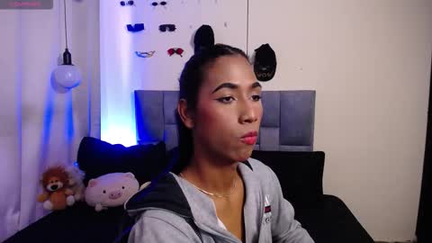 Snapshot of alice_massiel chatting on 11.26.25 online show from 11.26.25