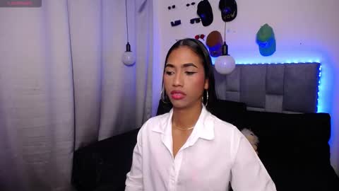 Snapshot of alice_massiel chatting on 11.28.25 online show from 11.28.25