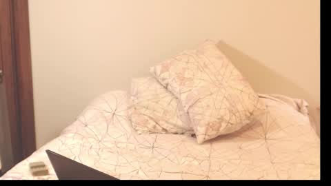 Snapshot of alice_middle01 chatting on 10.23.25 Alice online show from 10.23.25