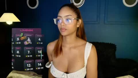 Snapshot of alice_simmons chatting on 06.10.26 alice_simmons online show from 06.10.26