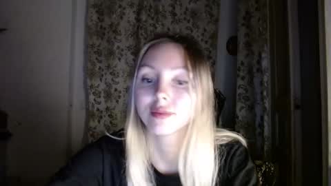 Snapshot of alice_smiles chatting on 03.25.26 Alice smiles online show from 03.25.26