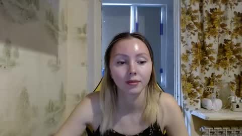 Snapshot of alice_smiles chatting on 04.09.26 Alice smiles online show from 04.09.26