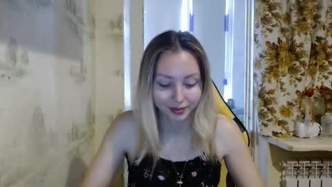 Snapshot of alice_smiles chatting on 04.28.26 Alice smiles online show from 04.28.26