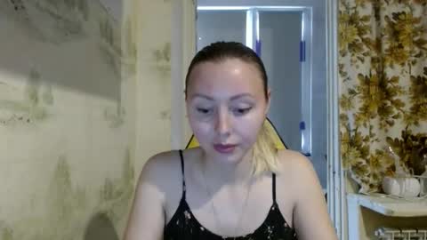 Snapshot of alice_smiles chatting on 05.18.26 Alice smiles online show from 05.18.26