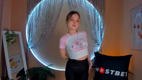 Snapshot of alice_tucci chatting on 12.09.24 Alice online show from 12.09.24