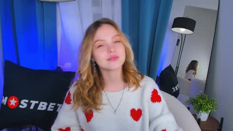 Snapshot of alice_tucci chatting on 12.11.24 Alice online show from 12.11.24