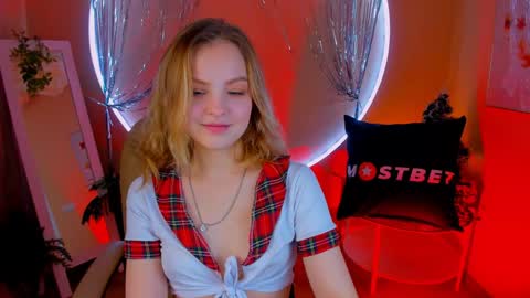 Snapshot of alice_tucci chatting on 12.20.24 Alice online show from 12.20.24