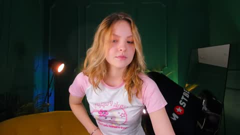 Snapshot of alice_tucci chatting on 12.31.24 Alice online show from 12.31.24