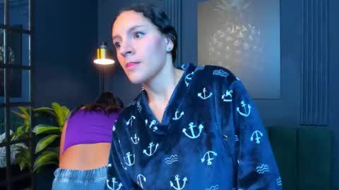 Snapshot of aliceandsia chatting on 09.29.25 Alice and Asia online show from 09.29.25