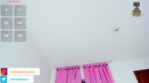 Juli   online show from 02.05.25