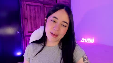 Snapshot of alicee_2 chatting on 12.19.24 Aliceee .. 97YP9VWGZHrefnav wishlist lists 1 online show from 12.19.24