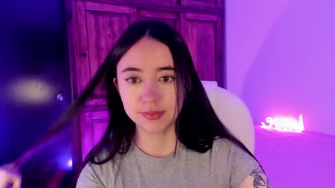 Snapshot of alicee_2 chatting on 01.17.25 Aliceee .. 97YP9VWGZHrefnav wishlist lists 1 online show from 01.17.25