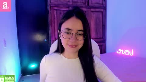 Snapshot of alicee_2 chatting on 09.11.25 Aliceee .. 97YP9VWGZHrefnav wishlist lists 1 online show from 09.11.25