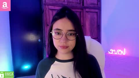 Snapshot of alicee_2 chatting on 10.15.25 Aliceee .. 97YP9VWGZHrefnav wishlist lists 1 online show from 10.15.25