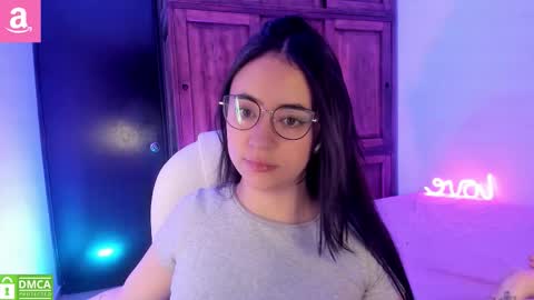 Snapshot of alicee_2 chatting on 10.16.25 Aliceee .. 97YP9VWGZHrefnav wishlist lists 1 online show from 10.16.25