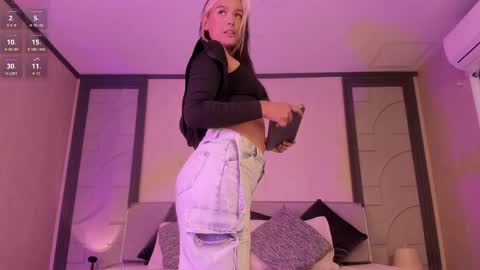 Snapshot of alicee_clark_ chatting on 03.22.26 alicee_clark_ online show from 03.22.26